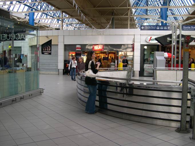  intérieur de la gare TGV